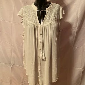 TORRID WHITE FLOWY TOP PLUS SIZE 2